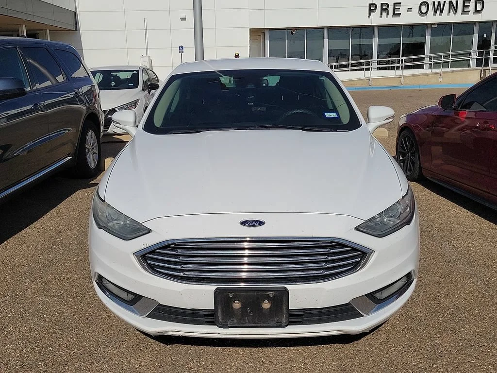 Used 2017  Ford SE image 2