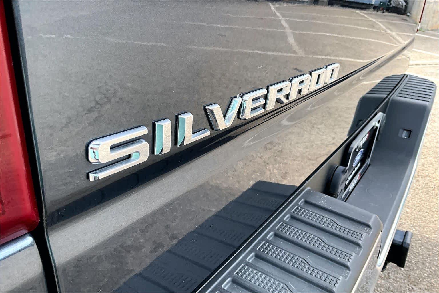 Used 2021 Shadow Gray Metallic Chevrolet LT image 10