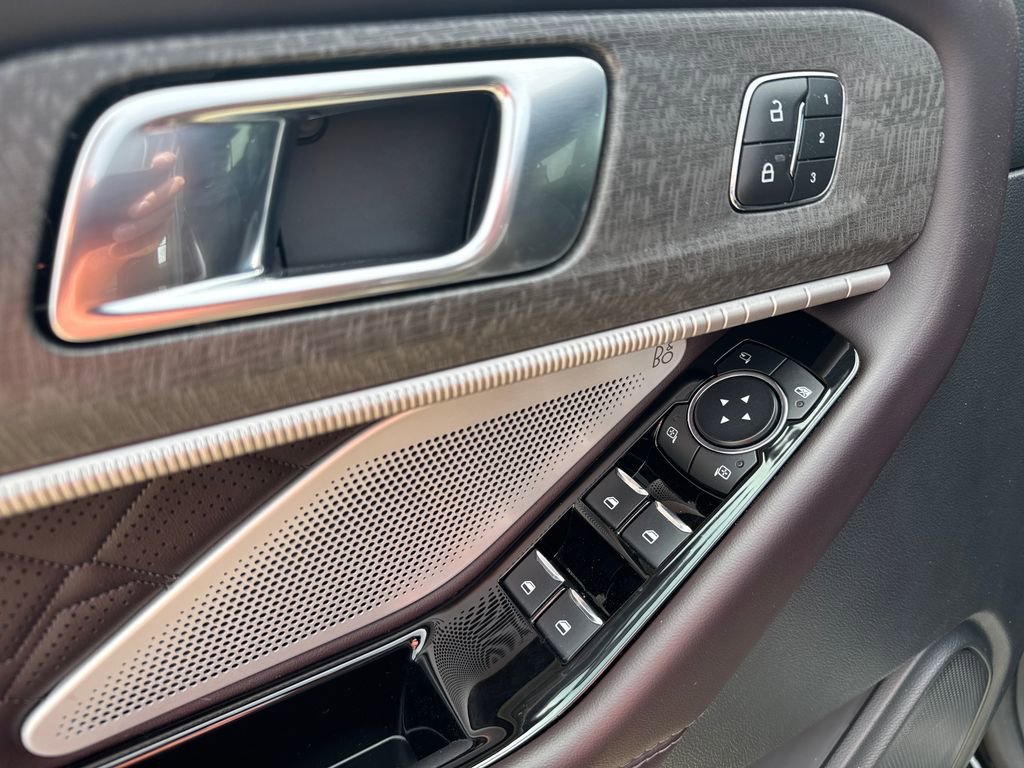 2025 Ford Explorer Platinum - Photo 18