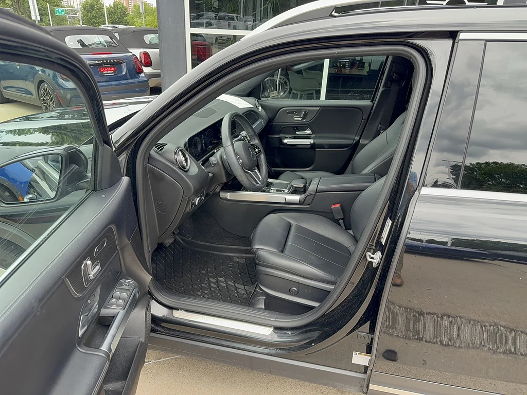Used 2020 Cosmos Black Metallic Mercedes-Benz GLB 250 4MATIC® image 5