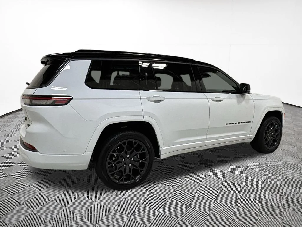New 2026 Bright White Clear-Coat Exterior Paint Jeep Summit image 9