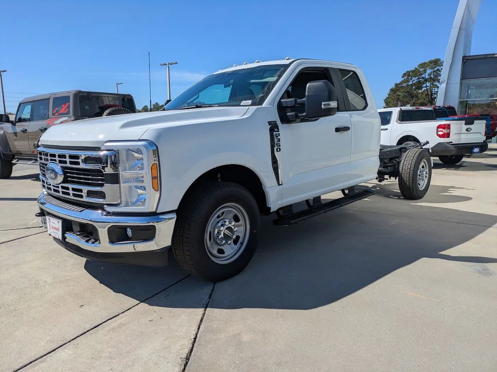 2025 Ford F-350 Super Duty Chassis Cab XL - Photo 7