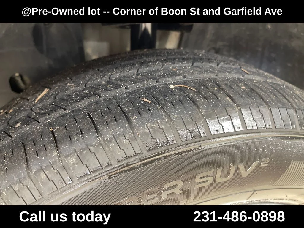 Used 2014 Black Ford SEL image 12