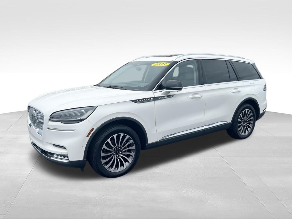 Used 2021 White Lincoln Reserve image 4