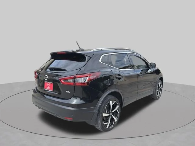 Used 2022 Black Nissan SL image 3
