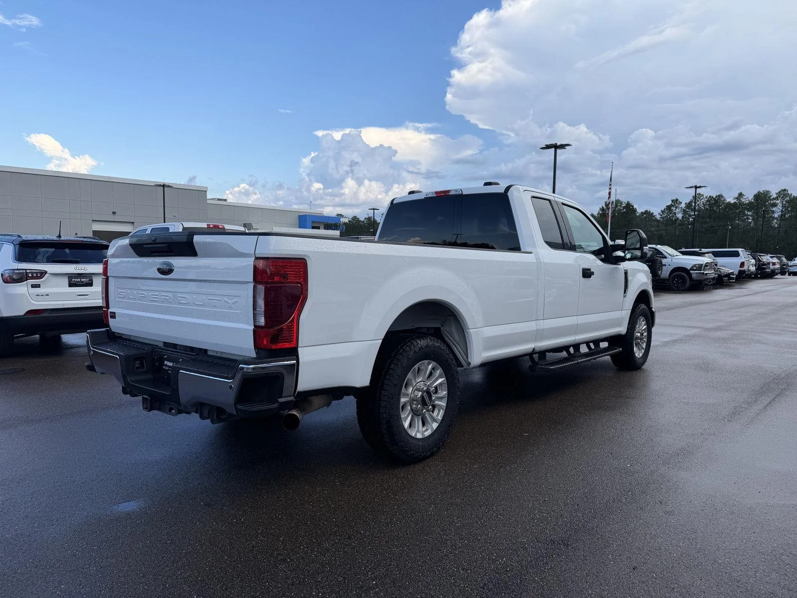 Used 2022 Oxford White Ford XLT image 6