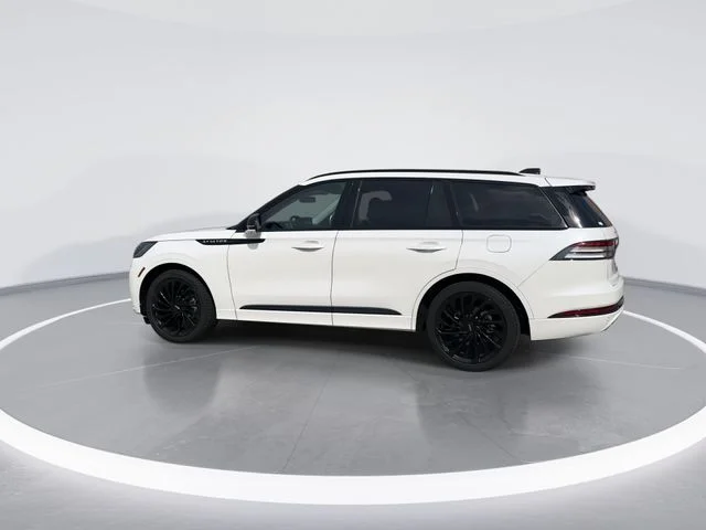 Used 2026 White Lincoln Reserve image 5