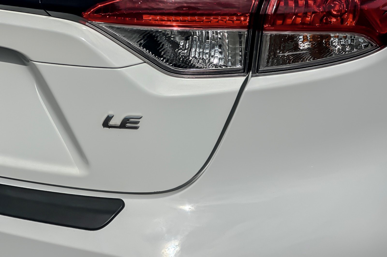 Certified Used 2021 Super White Toyota LE image 24