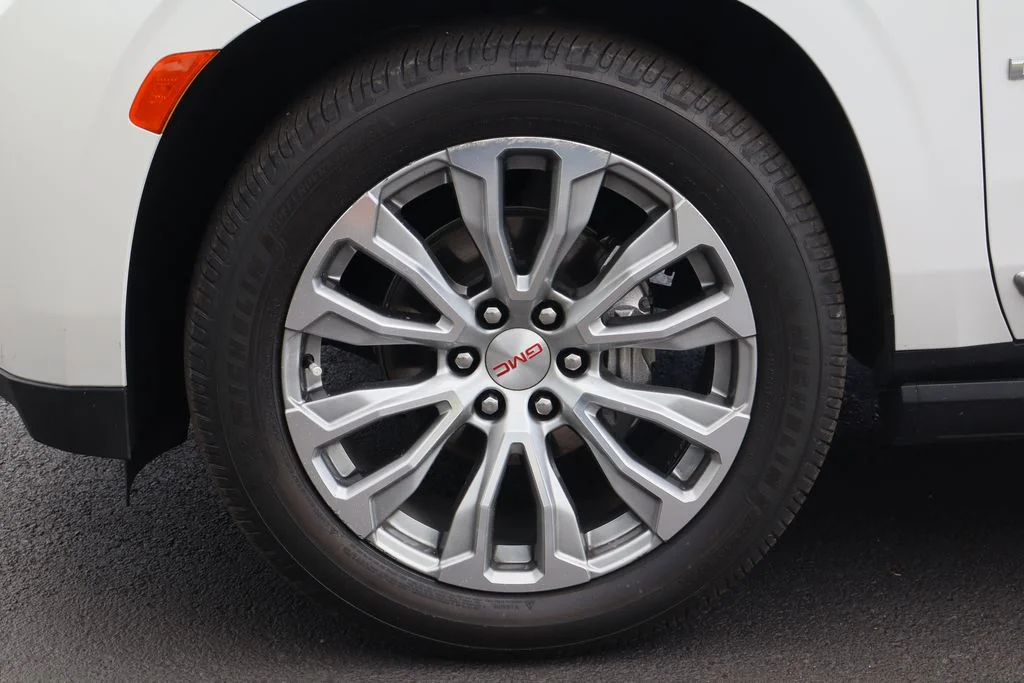 Used 2021 White GMC Denali image 39
