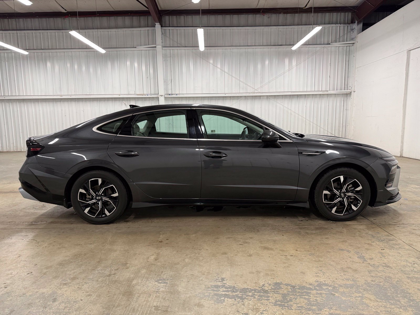 Used 2024 Gray Hyundai SEL image 5