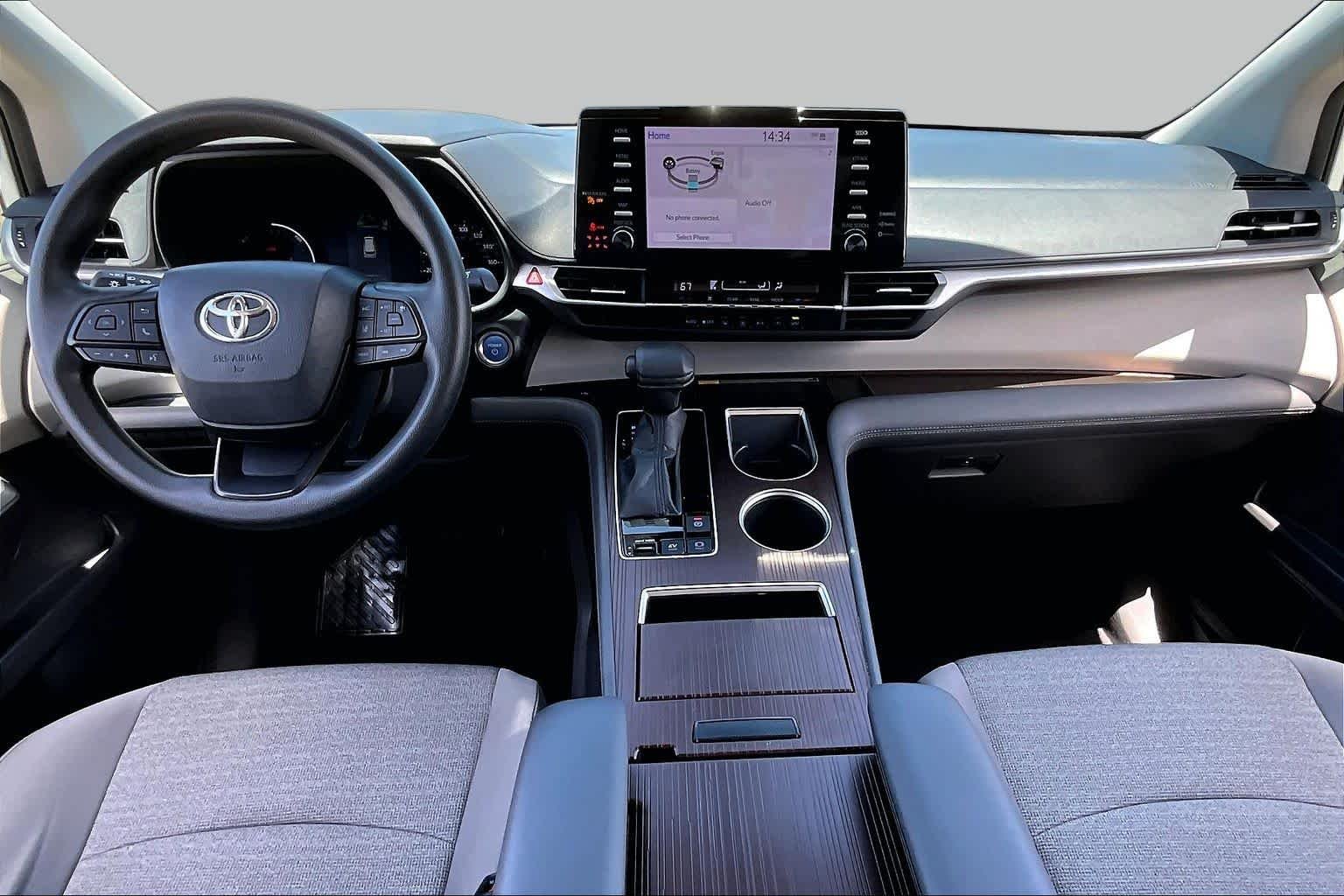 Used 2022 White Toyota LE image 15