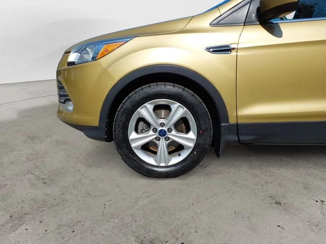 Used 2015 Gold Ford SE image 9