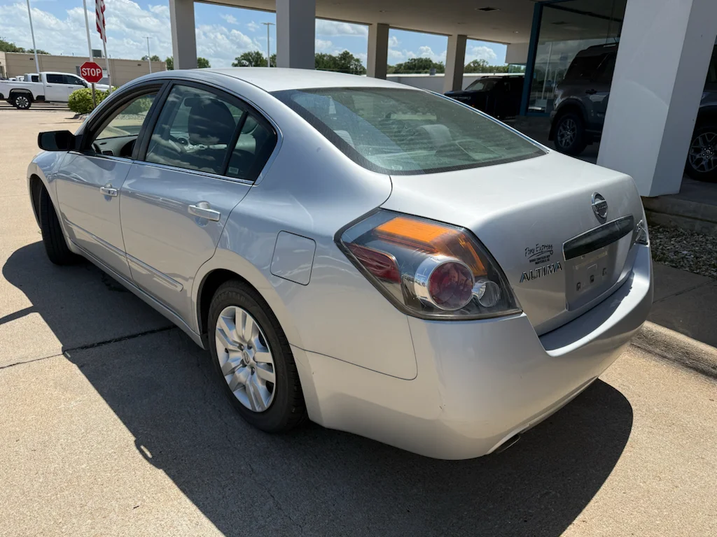 Used 2011 Brilliant Silver Nissan 2.5 S image 12
