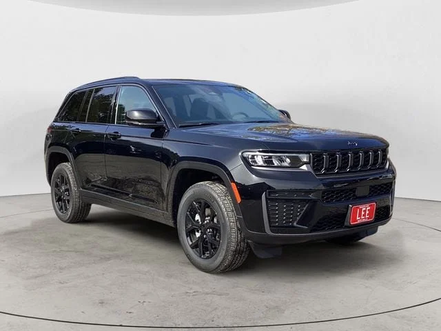 New 2026 Diamond Black Crystal Pearlcoat Jeep LAREDO ALTITUDE 4X4 image 8