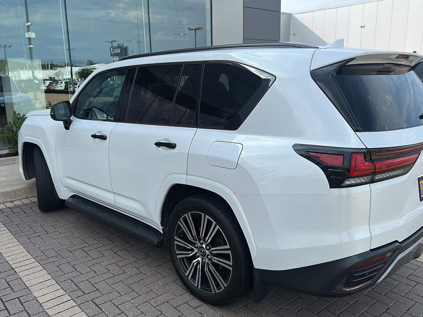 Used 2023 Eminent White Pearl Lexus LX 600 Luxury image 7