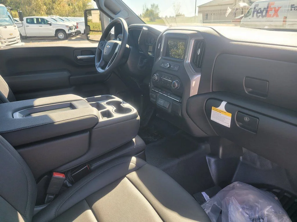 Used 2023  Chevrolet  image 13