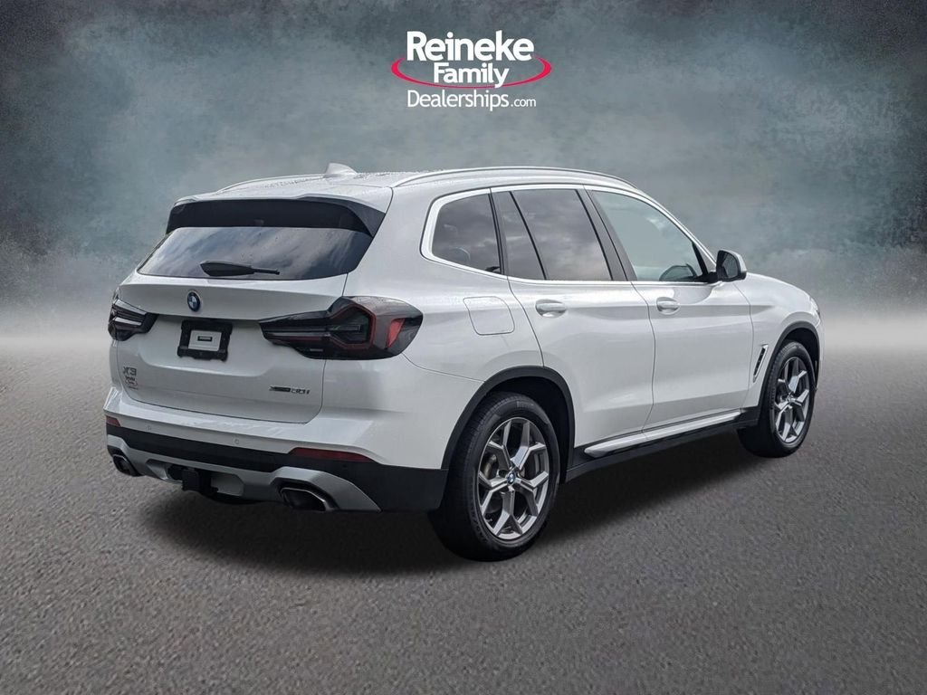Used 2023  BMW xDrive30i image 5