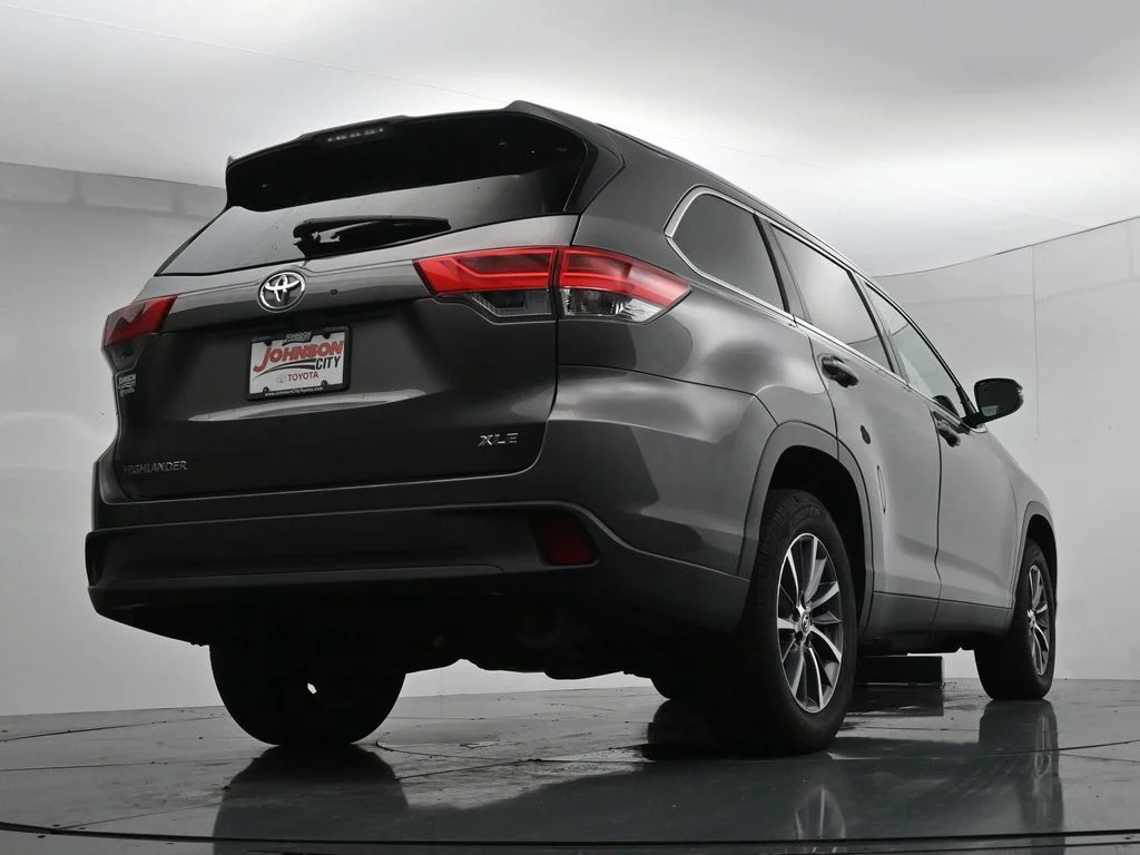 Used 2019 Gray Toyota XLE image 35