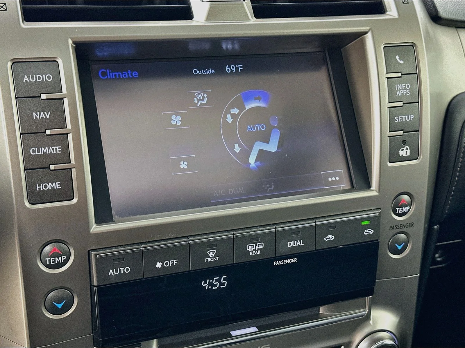 Used 2014 Black Lexus  image 27