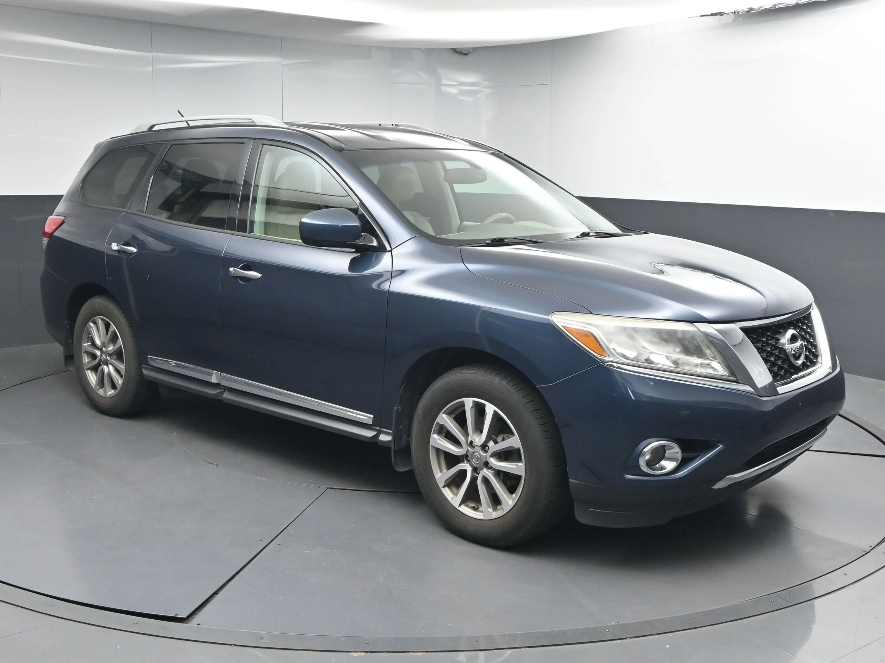 2015 Nissan Pathfinder SL 2WD's photo