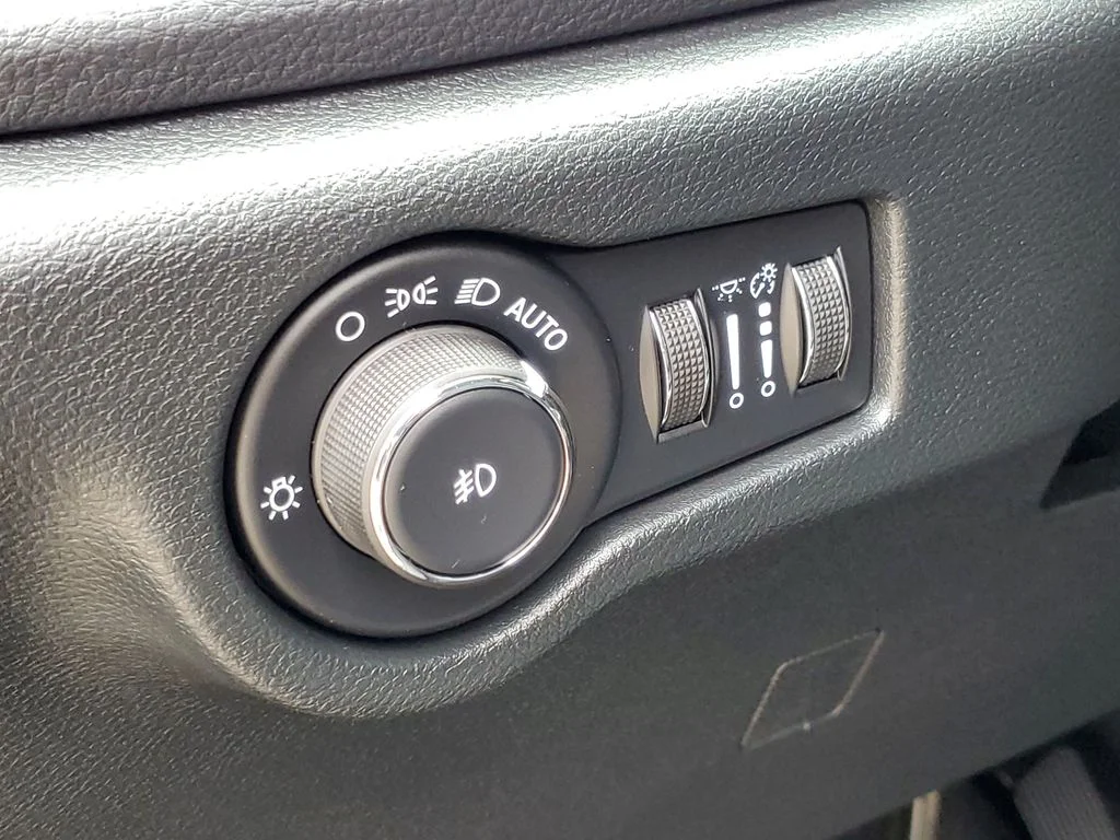 2026 Chrysler Pacifica Select - Photo 10