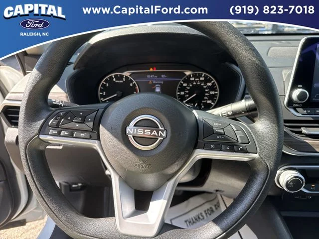 Used 2025 White Nissan 2.5 SV image 24