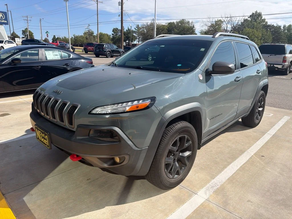 Used 2015 Gray Jeep Trailhawk image 7