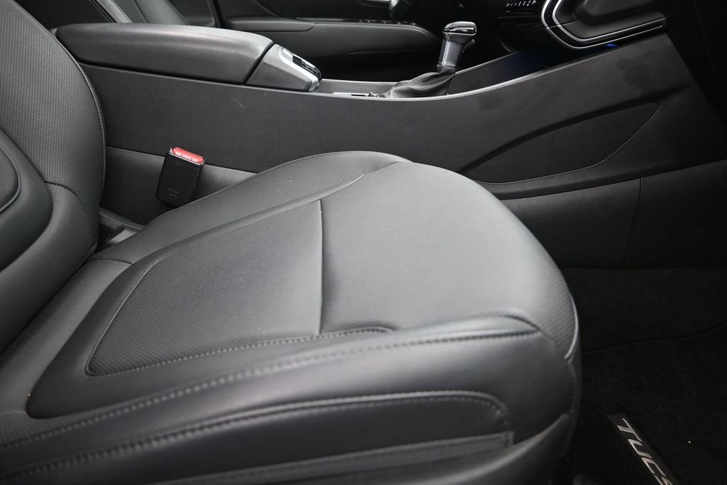 Used 2024 Black Hyundai SEL image 25