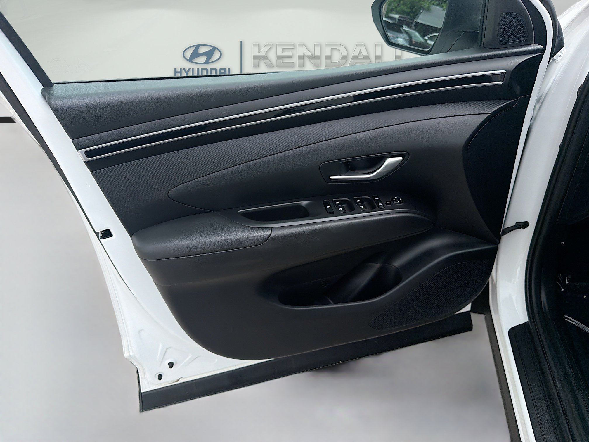 Used 2024 White Pearl Hyundai SE image 17