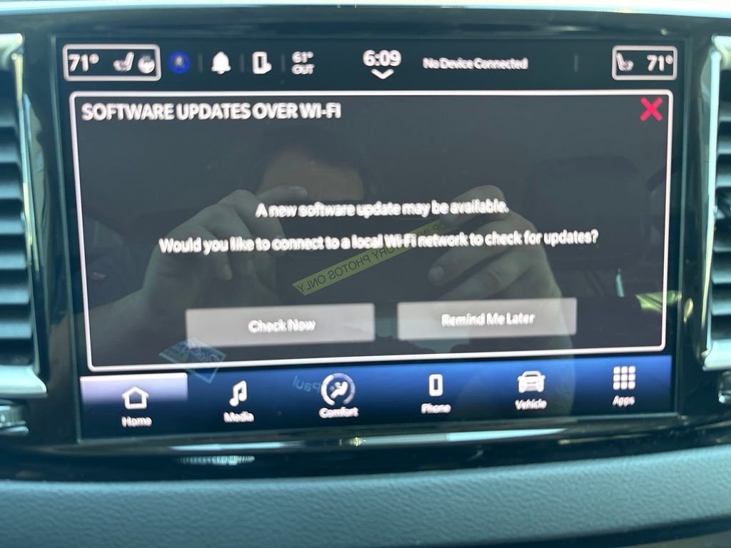 Used 2022 White Chrysler Touring L image 19