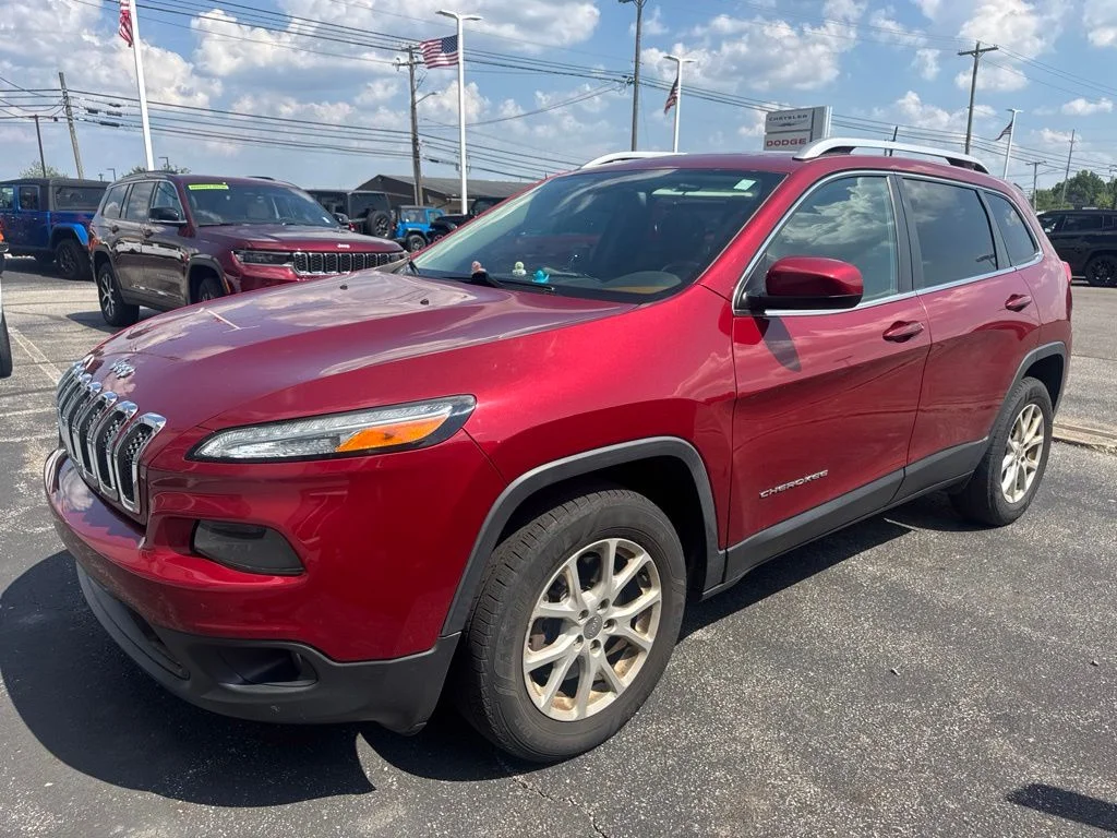 Used 2016 Red Jeep Latitude image 6