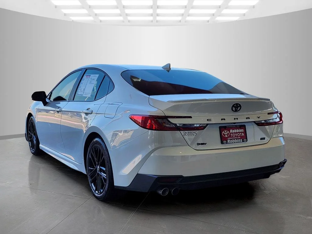 2025 Toyota Camry SE - Photo 7