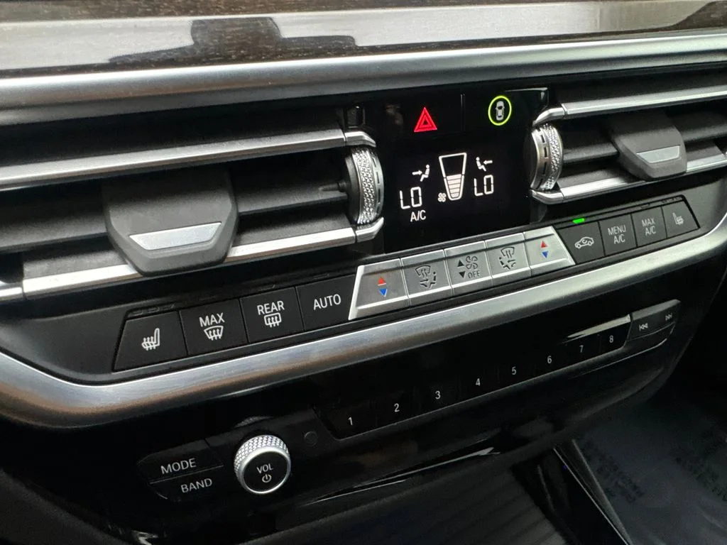 Used 2024 Gray BMW sDrive30i image 67