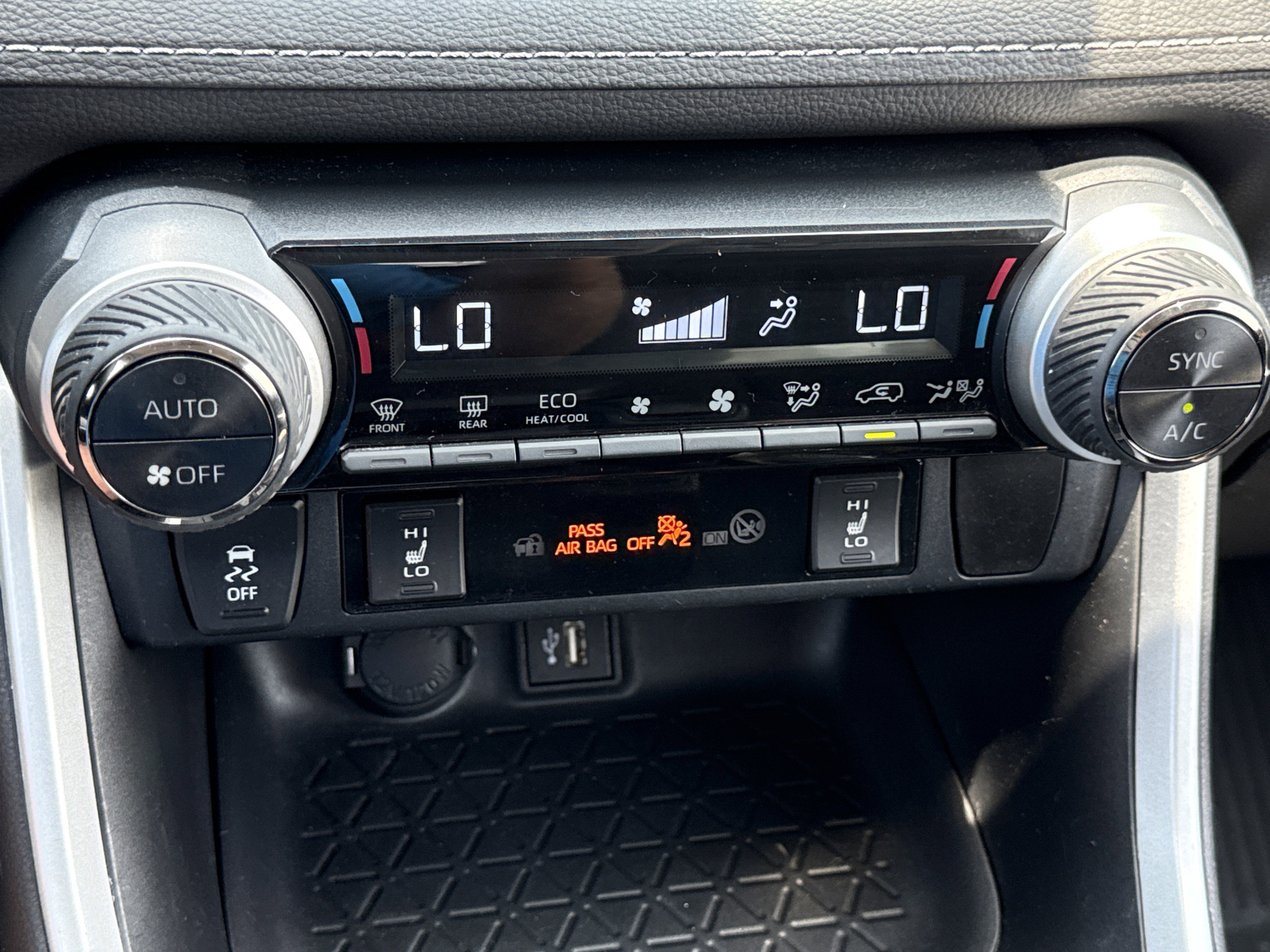 2023 Toyota RAV4 XLE - Photo 26