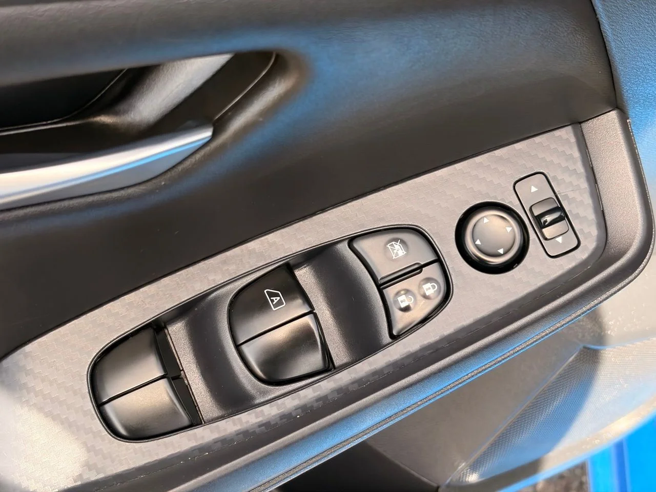 Used 2024 Electric Blue Metallic Nissan SV image 21