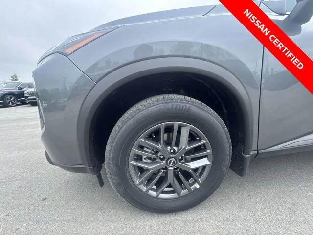 Used 2025 Gray Nissan S image 10