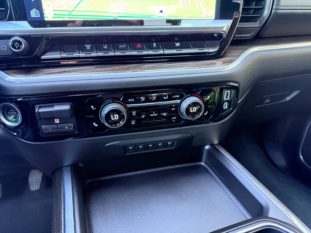 Used 2025 Summit White Chevrolet LT image 20