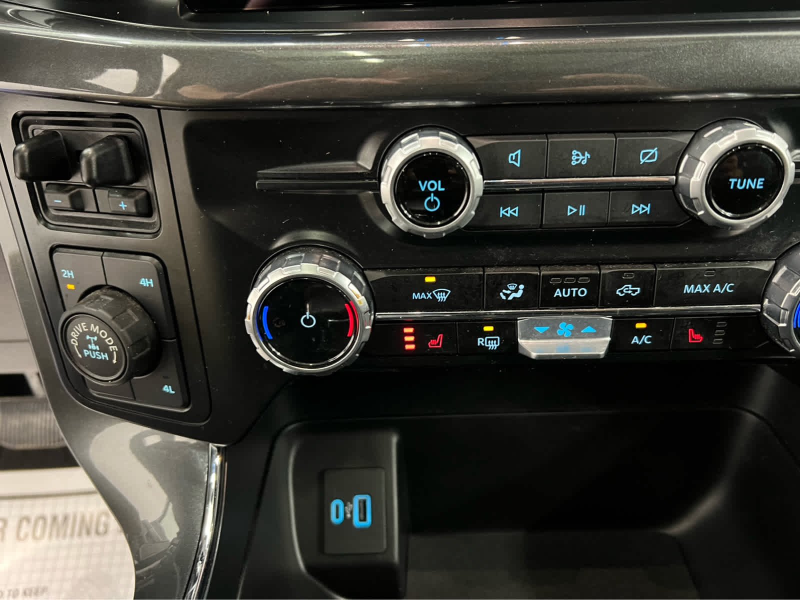 Used 2023 Avalanche Gray Ford XLT image 3