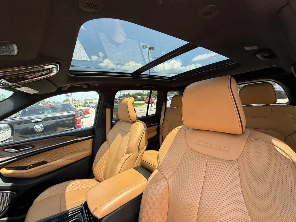 Used 2024 Gray Jeep Summit image 12