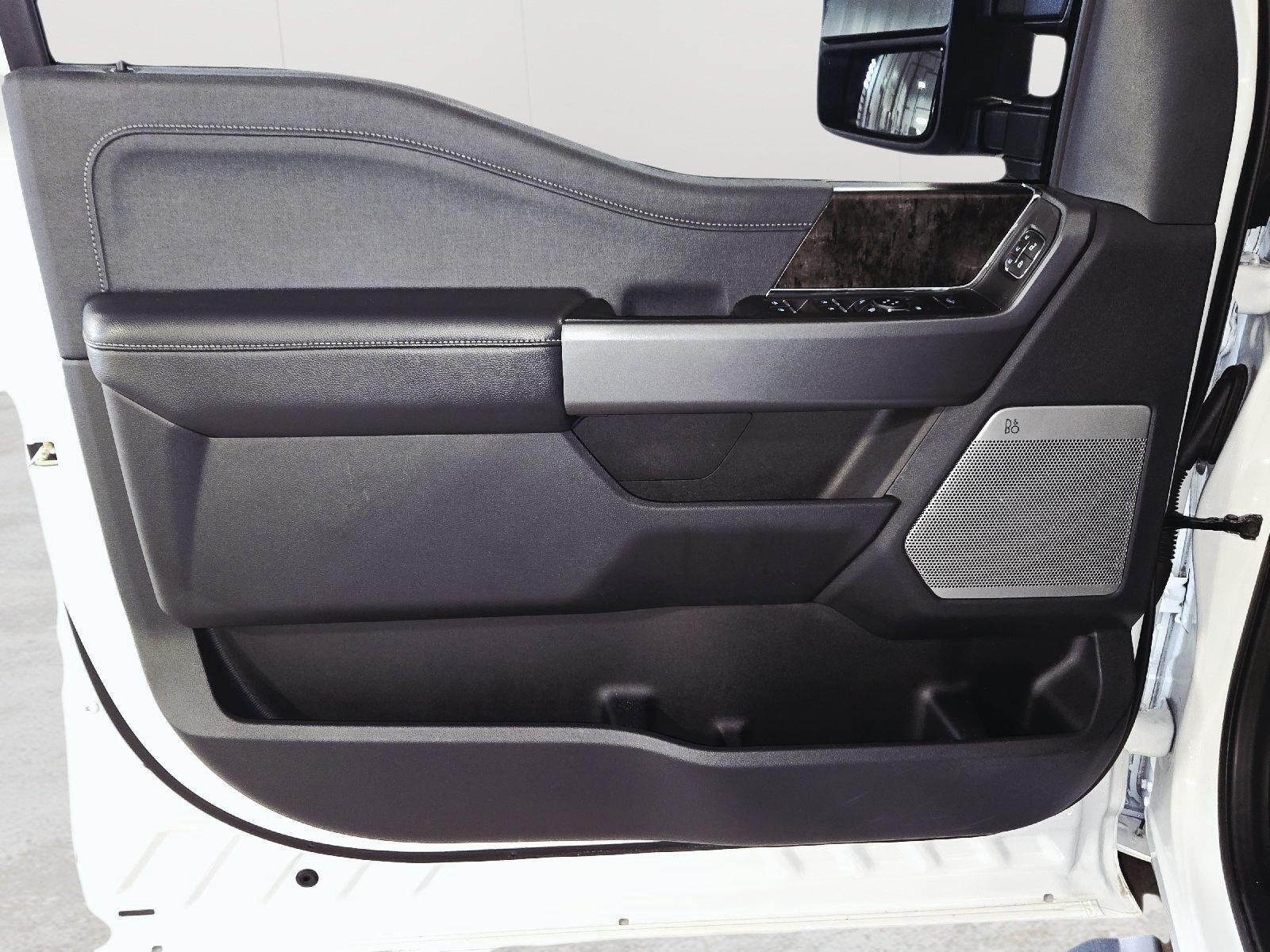 Used 2025 Oxford White Ford LARIAT image 26
