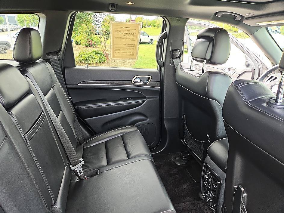 Used 2017 Granite Crystal Metallic Clearcoat Jeep Limited image 25