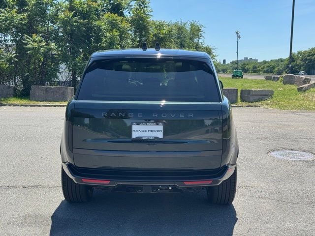 New 2026 Belgravia Green LAND ROVER SE image 4