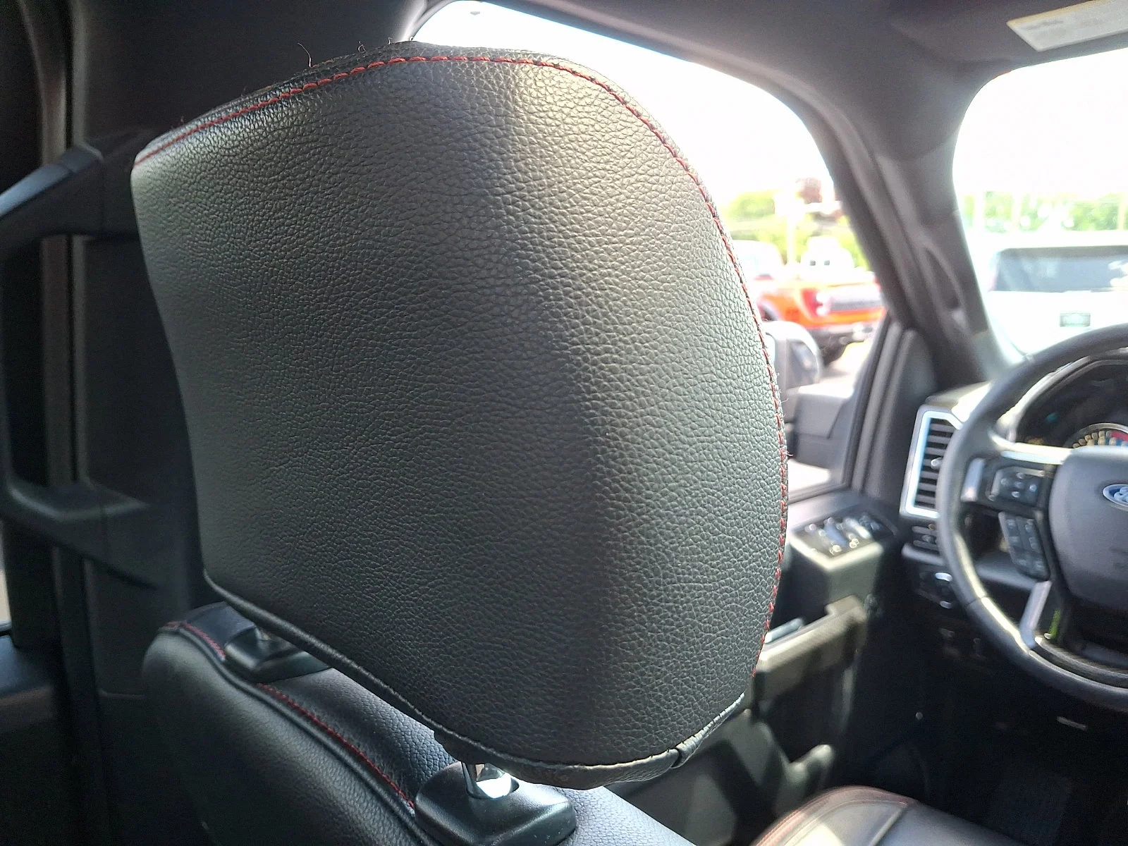 Used 2020 Agate Black Metallic Ford LARIAT image 13