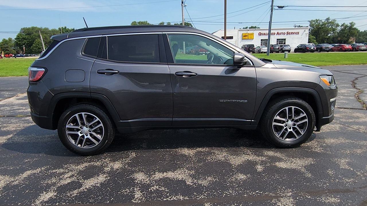 Used 2017 Gray Jeep Latitude image 9
