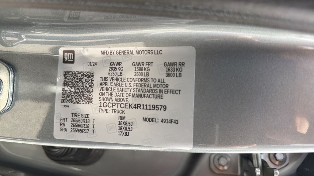 Used 2024 Gray Chevrolet LT image 36