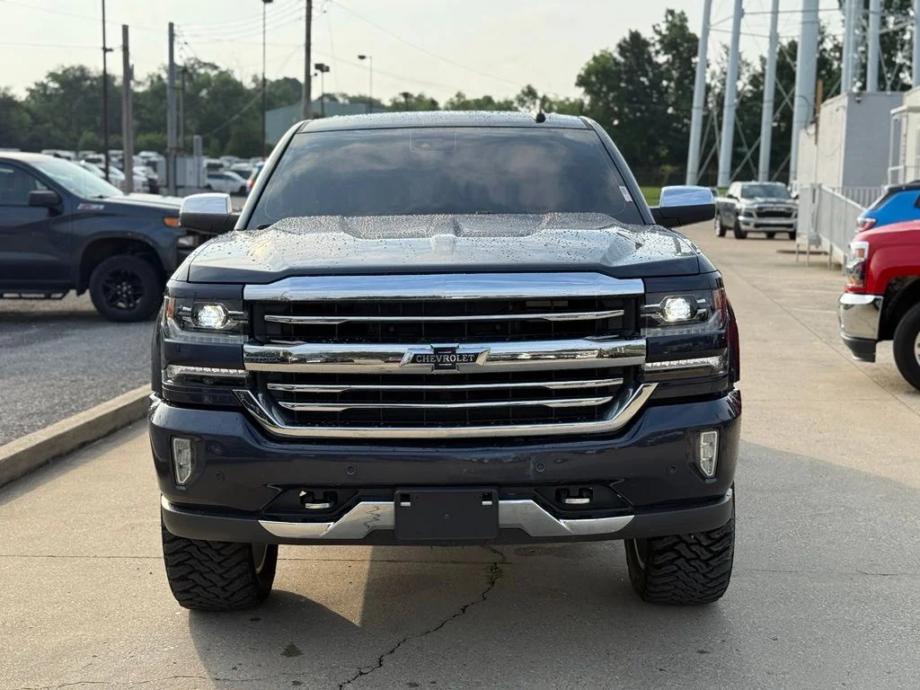 Used 2018 Blue Chevrolet LTZ image 3
