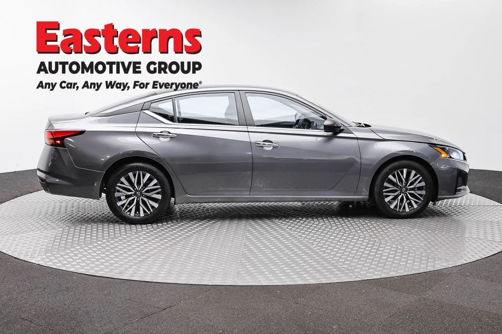 Used 2025 Gray Nissan 2.5 SV image 4