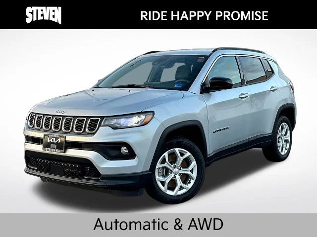 Used 2024 Silver Jeep Latitude image 3