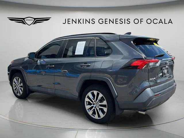 Used 2021 Gray Toyota XLE Premium image 5