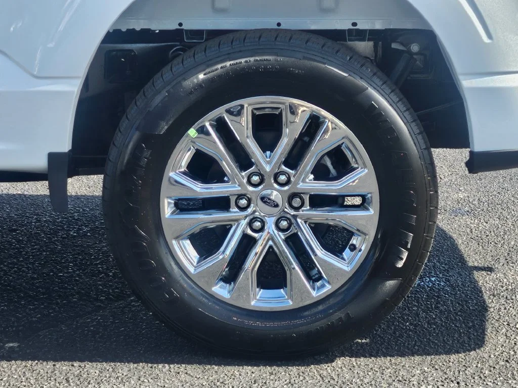 New 2026 Oxford White Ford XLT image 14